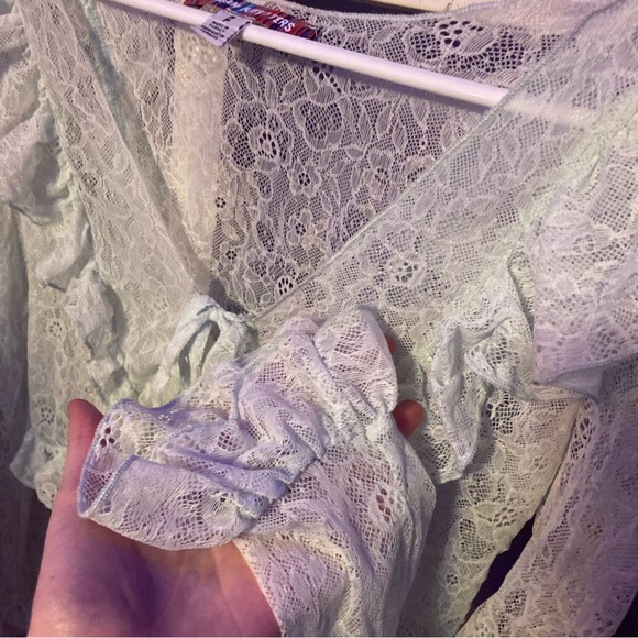 Blue lace top - Picture 4 of 6